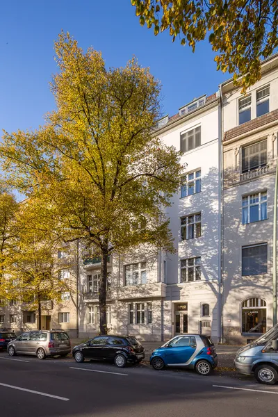 Handwerker gesucht: 2- Zimmer City-Altbauwohnung am Olivaer Platz — photo 1